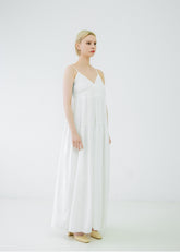 Robe longue en lin à bretelles spaghetti et silhouette fluide